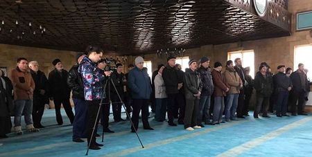 Крымские татары объявили массовую голодовку до встречи с Президентом
