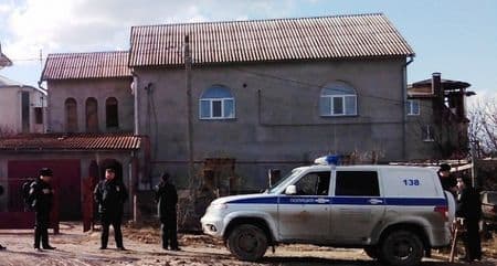 Крымских татар вывозят со «Стрелковой» в автозаках