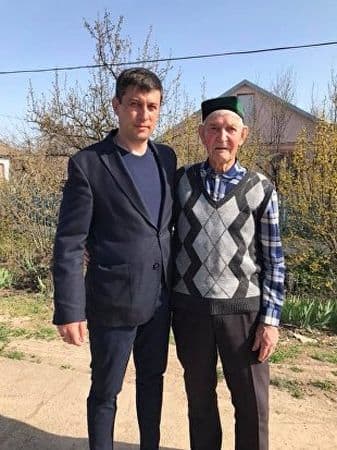 Эрнест Кешфи с дедушкой Нури Биляловым