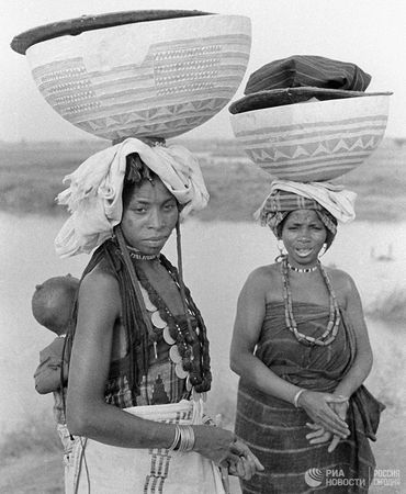 Женщины африканского племени фулани Женщины африканского племени фулани