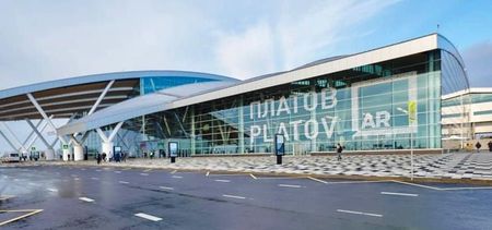 Во-вторых, практика применения имен известных людей в качестве собственного  имени аэропорта достаточно известна – парижский аэропорт «Шарль де Голль», аэропорт «Платов» в Ростове,  аэропорт «Гагарин» в Саратове, аэропорт «Сент-Экзюпери» в Лионе…