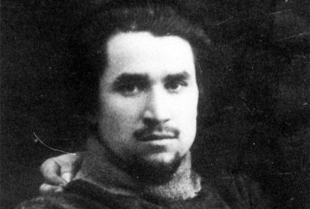 Мирсаид Султан-Галиев — татарский большевик, один из инициаторов создания Татаро-Башкирской Советской Республики. Расстрелян в 1940 году