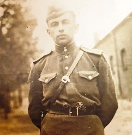 Участвовал в боевых действиях на Калининском, 2-м Прибалтийском и 1-м Белорусском фронтах.  Член ВКП(б) с 1944 г.