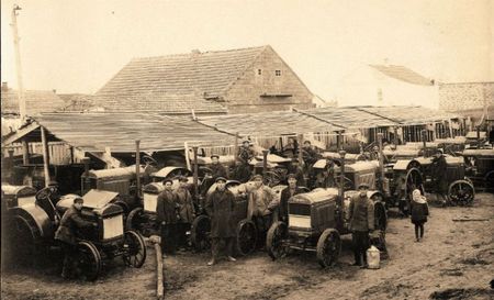 Машинно-тракторная база Агро-Джойнта в г. Джанкой, Крым, 1929 г. Фото: Б. Бюлер. Институт еврейских исследований, Нью-Йорк