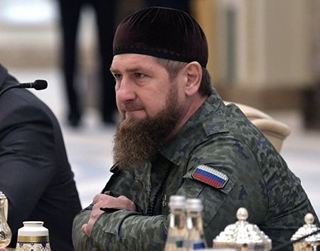 Кто это бородатый рядом с Путиным?