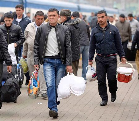 Трудовые мигранты покидают Россию