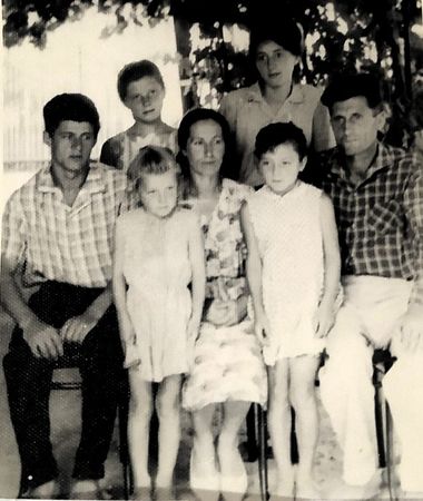 В 1947 г. женился. Жена – Февзие. Дети: Сейран (1948 г.р.), Лиля (1950 г.р.), Земине (1954 г.р.), Нермине (1957 г.р.) и Хатидже (1959 г.р.).