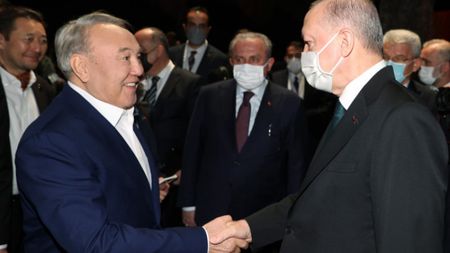 Нурсултан встретился с Эрдоганом в Анталье