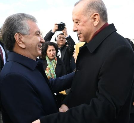 Эрдоган прилетел в Ташкент