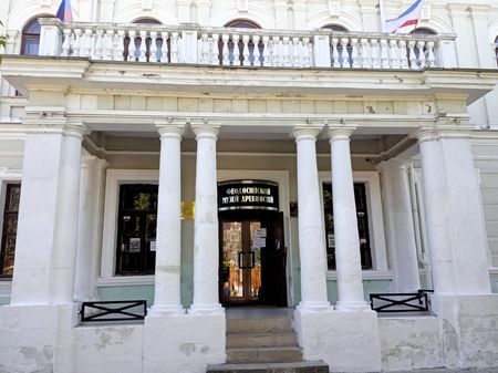 Феодосийский музей древностей, основан в 1811 г. градоначальником Семёном Михайловичем Броневским