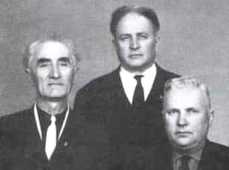 На фото слева направо: Джеббар Акимов, Бекир Османов и Митрофан Зинченко