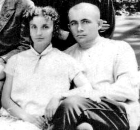 Айше Самединова и Абдураим Самединов. Кисловодск, 1930г.