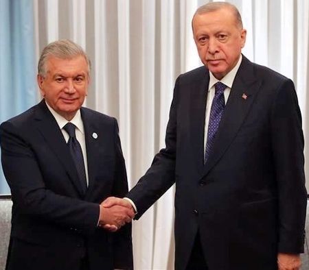 Президенты Узбекистана и Турции встретились в Венгрии