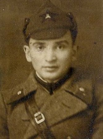 Аметов Ирфан Рамазанович (1919 - ?) – участник Великой Отечественной войны и войны с Японией. Рассказ об Аметове Ирфане опубликован на страницах 8-го тома книги «Великая Отечественная война 1941-1945. Награждённые Родиной» / составители А. Хуршутов, В. Абдураимов – Симферополь.