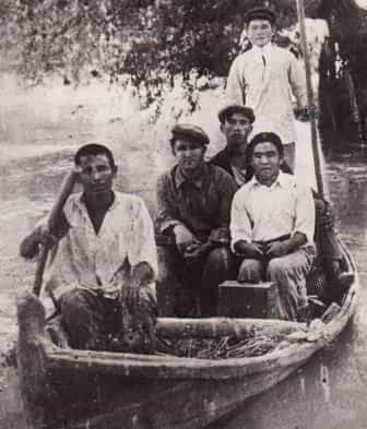 Сейтумер Османов (второй слева) - экспедиция на Аму-Дарье