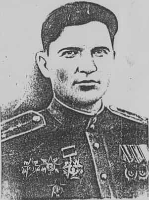 Эмиров Артем Усеинович, родился в 1921 г., крымский татарин, ст. лейтенант, погиб 29 января 1945 г.