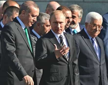 В церемонии открытия главной мечети Москвы приняли участие президент России Владимир Путин, президент Турции Реджеп Тайип Эрдоган и палестинский лидер Махмуд Аббас