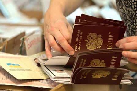 У кого в Крыму паспорта отбирают