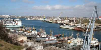 Кабмин установил границы порта в Севастополе