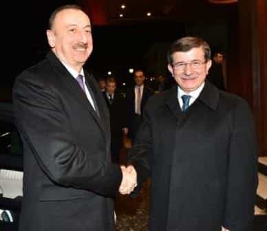 Президент Азербайджана Ильхам Алиев и премьер-министр Турции Ахмет Давутоглу