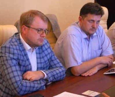 Министр внутренней политики, информации и связи Крыма Дмитрий Полонский (слева) и его первый заместитель Сергей Доценко