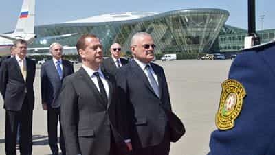 Почему Медведев редко бывает в Баку