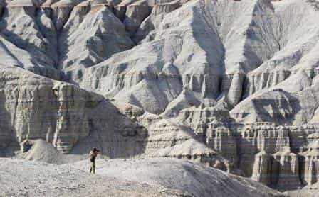 Песчаные дюны - одни из главных достопримечательностей национального парка Алтын-Эмель