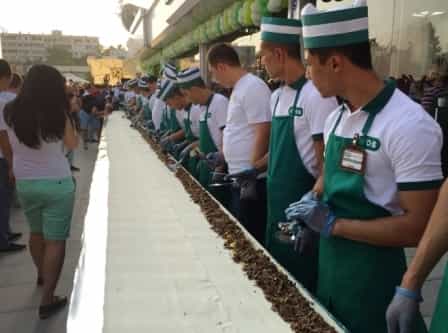 В Ташкенте приготовили 15-метровый лаваш
