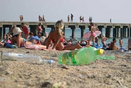  Министр курортов Крыма назвал мусор главной проблемой сезона-2016