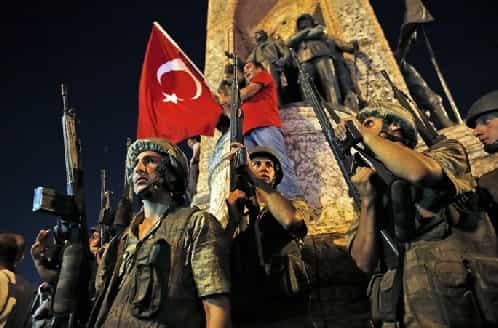 На пять часов Турция и значительная часть мусульман Ближнего Востока погрузились в тяжелое ожидание, чем закончится попытка военного переворота.