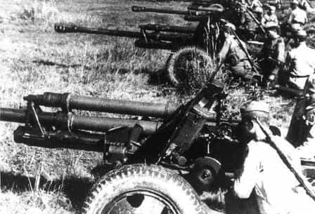 Энвер Капот командовал взводом батареи 76-мм орудий