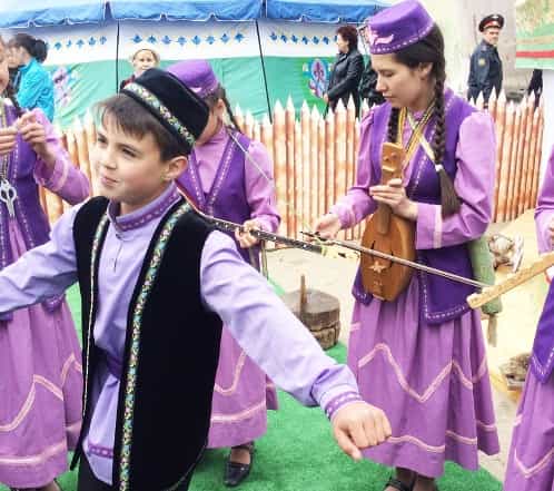 Сибирские татары станцуют у крымских