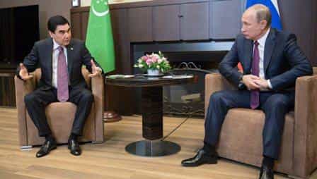 Президенты России и Туркменистана Владимир Путин и Гурбангулы Бердымухамедов