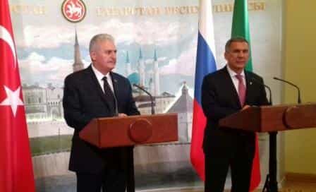 Премьер-министр Турецкой Республики Бинали Йылдырым и президент Татарстана Рустам Минниханов на встрече в Казанском Кремле 