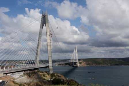В Стамбуле открыли третий мост через Босфор