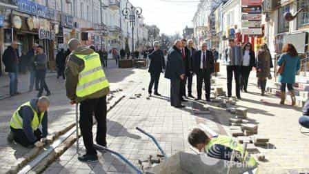 Глава администрации Симферополя Геннадий Бахарев осмотрел ход работ по «перереконструкции» улиц Пушкина и Карла Маркса