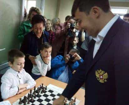 Карякин открыл в Крыму шахматную школу