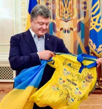 Президент Украины Петр Порошенко не очень любит футбол Президент Украины Петр Порошенко не очень любит футбол