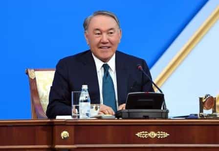 Назарбаев вновь избран главой всех казахов мира