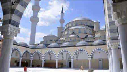 В Бишкеке построили самую большую мечеть