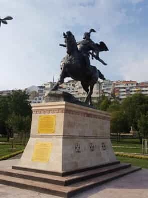 В Стамбуле установили памятник Манасу
