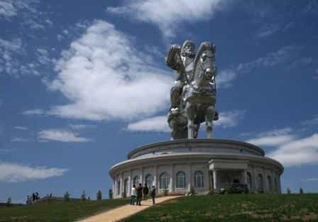 Чингиз-хан живее всех живых