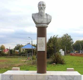 Памятник Н.Я. Бичурину в пос. Кугеси Чебоксарского района Республики Чувашия