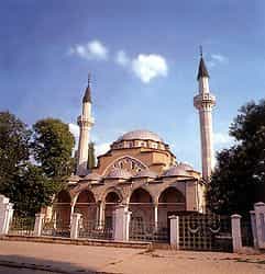 Из 1700 мечетей крымским мусульманам вернули 48