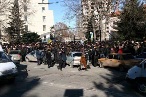 «Поляны протеста» у представительства Президента Украины в Крыму