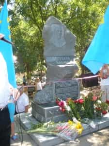 В Коккозе установили памятник комиссару Южного соединения партизан Крыма Мустафе Селимову