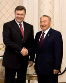 Янукович наградил Назарбаева орденом Свободы