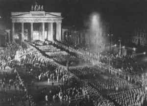 В Ялте как в Берлине в честь Гитлера пройдет факельное шествие в честь Сталина