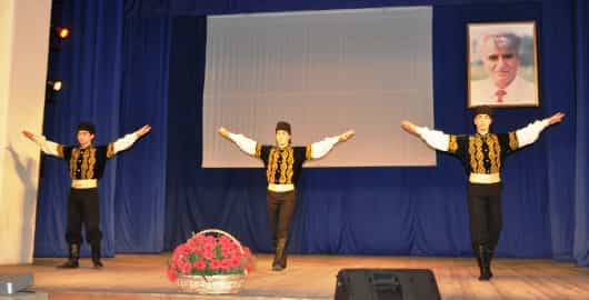 Выступает ансамбль КЪЫРЫМ