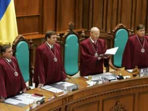 Тимошенко за ликвидацию Конституционного суда